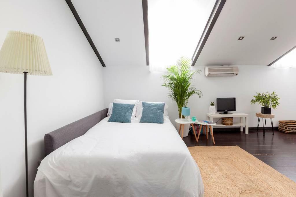 Modern Top Floor Loft At Malasana'S Heart Madrid Exterior foto
